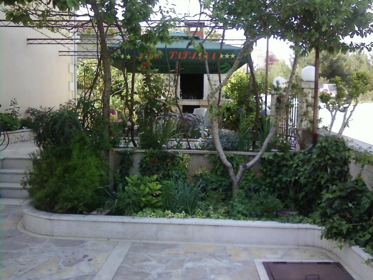 Rooms & Studio Villa Tatjana Supetar Exterior photo