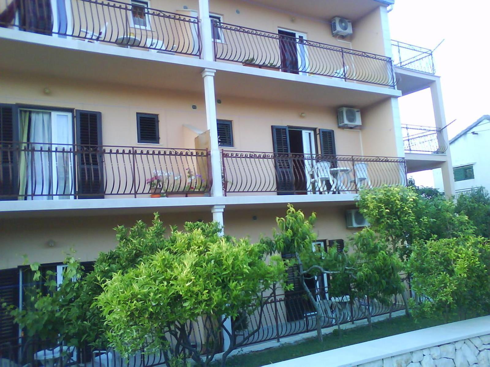 Rooms & Studio Villa Tatjana Supetar Exterior photo