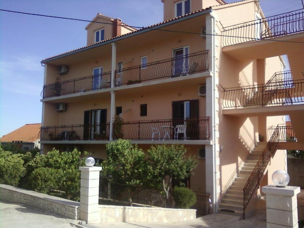 Rooms & Studio Villa Tatjana Supetar Exterior photo
