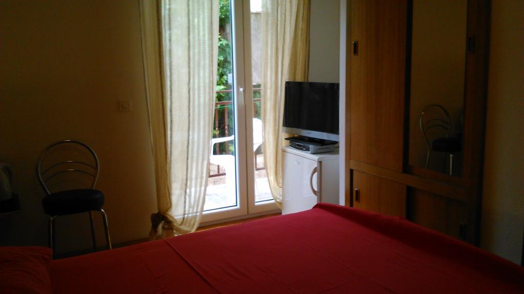 Rooms & Studio Villa Tatjana Supetar Exterior photo
